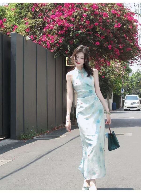 16029#Light Blue Floral Qipao — Modern Sleeveless Cheongsam with Shawl