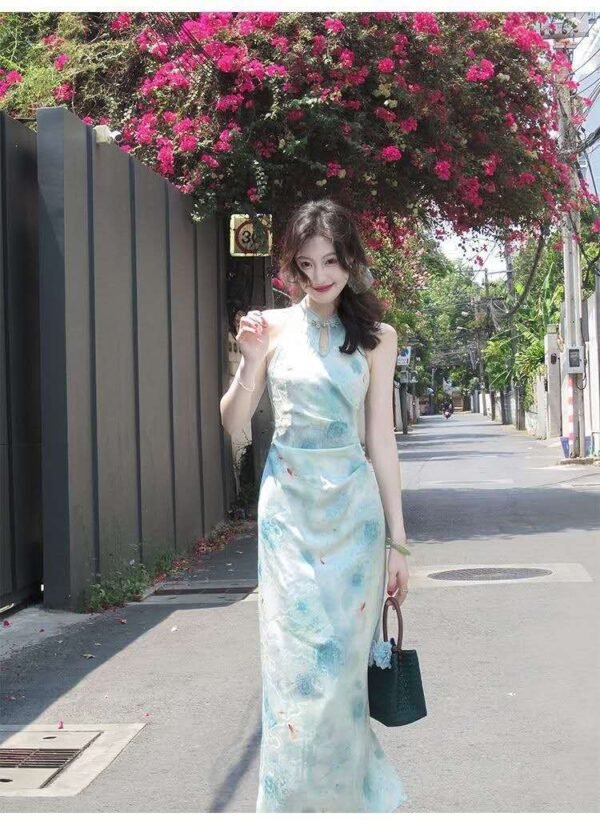 16029#Light Blue Floral Qipao — Modern Sleeveless Cheongsam with Shawl