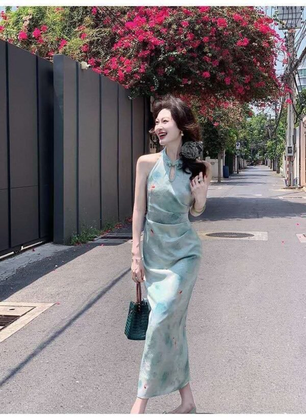 16029#Light Blue Floral Qipao — Modern Sleeveless Cheongsam with Shawl